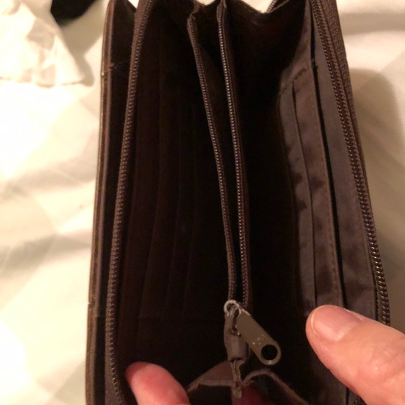 Vintage liz Claiborne leather wallet. Many compartments zipper closure - Picture 2 of 4